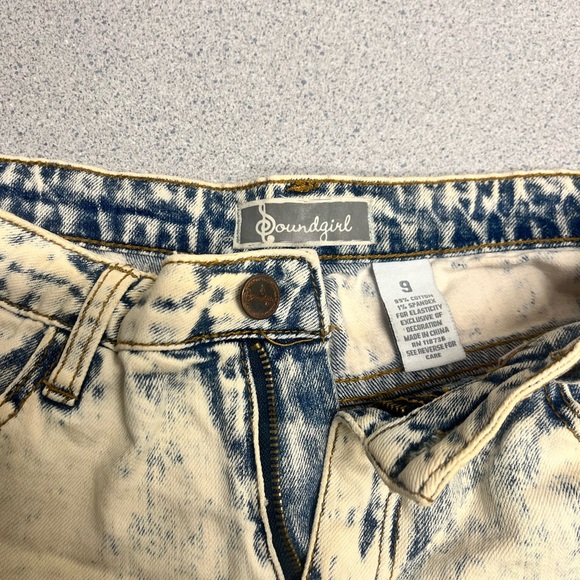 Jean shorts perfect for Fourth of July - Picture 3 of 3